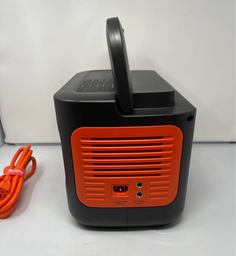 Jackery Explorer 1000 v2 shown in real-world use, photo 2