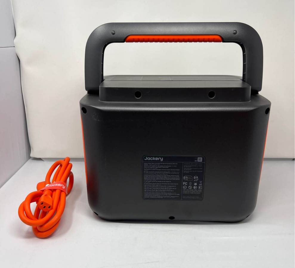 Jackery Explorer 1000 v2 shown in real-world use, photo 3