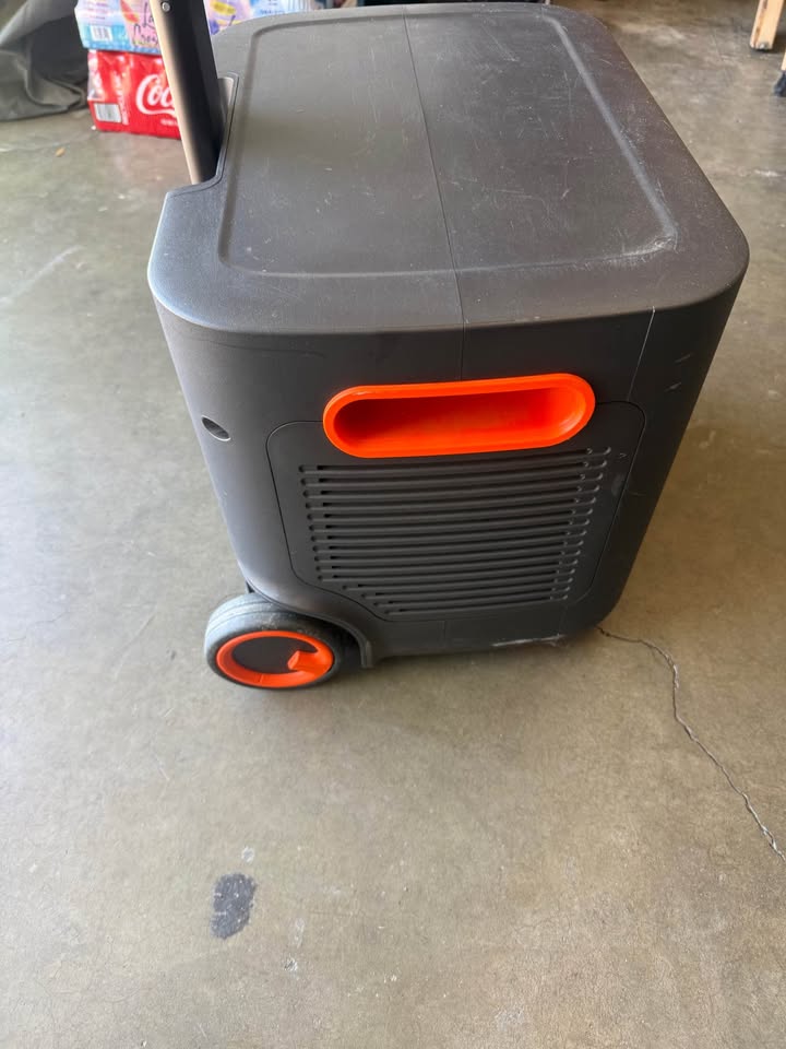 Jackery Explorer 3000 Pro shown in real-world use, photo 3