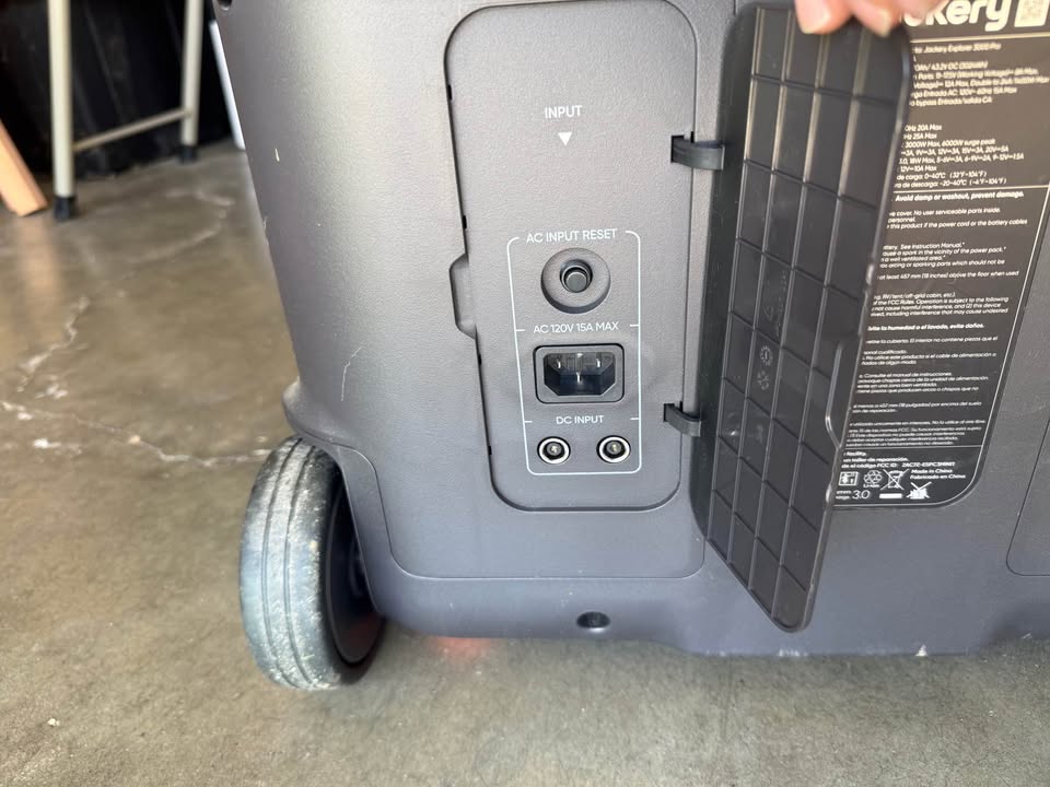 Jackery Explorer 3000 Pro shown in real-world use, photo 4