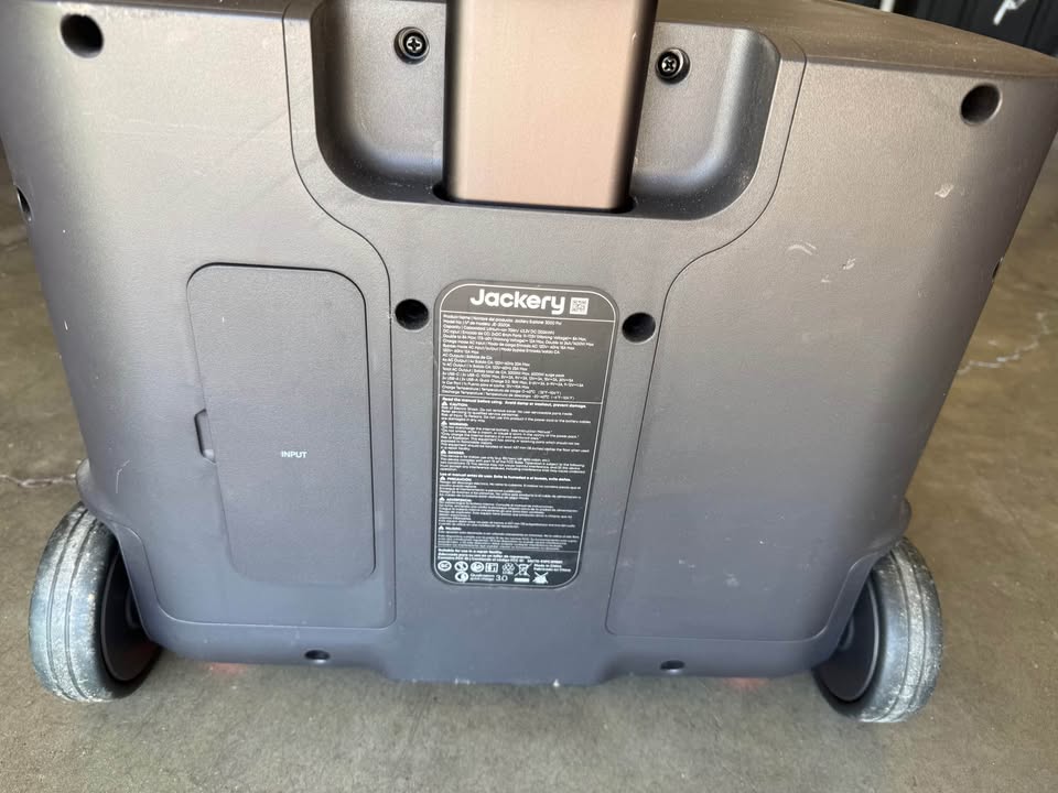 Jackery Explorer 3000 Pro shown in real-world use, photo 5