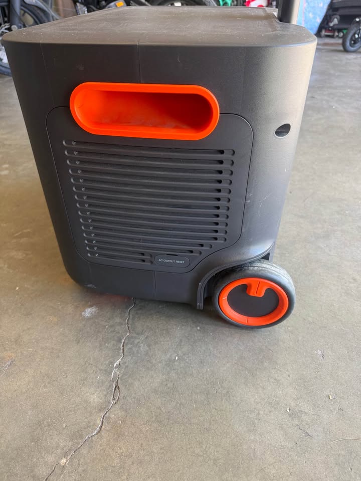 Jackery Explorer 3000 Pro shown in real-world use, photo 6