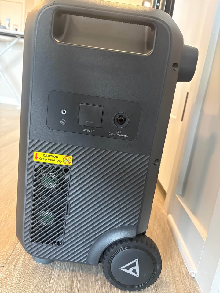Bluetti Elite 400 shown in real-world use, photo 3